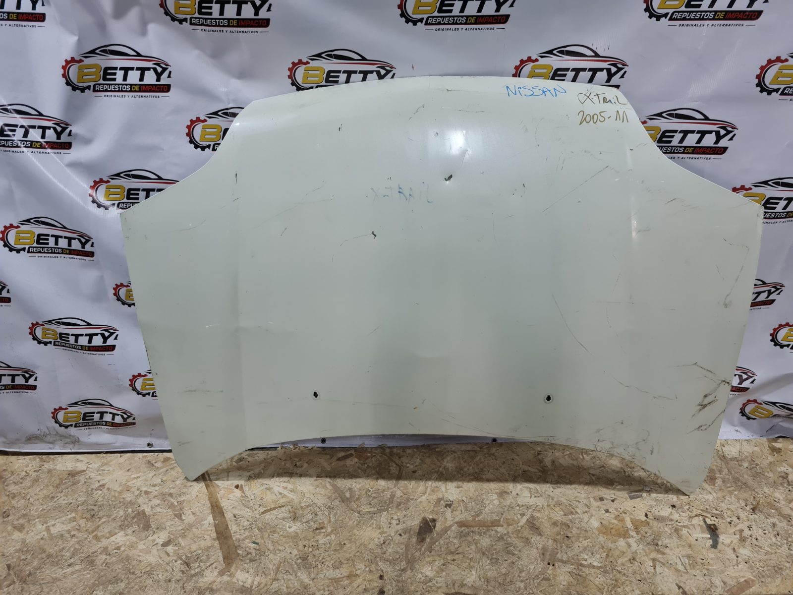 Capot Nissan Xtrail 2005, 2006, 2007, 2008, 2009, 2010, 2011, 2012, 2013 y 2014 usado en buen estado