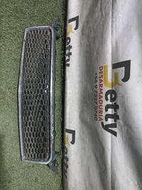 Máscara Superior Chevrolet Aveo HB 2009, 2010, 2011, 2012, 2013 y 2014 usado en buen estado
