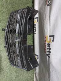 Máscara Chevrolet Sail 2015 y 2016 usado en buen estado - fotografía 2