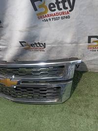 Mascara Chevrolet Tahoe Chevrolet Suburban 2015, 2016, 2017, 2018, 2019 y 2020 usado en buen estado - fotografía 2