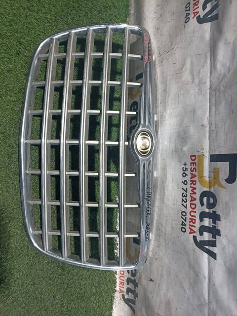 Máscara Chrysler 300 2005, 2006, 2007, 2008, 2009 y 2010 usado en buen estado
