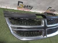 Mascara Dodge Journey 2011 en adelante usado en buen estado - fotografía 3