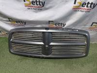 Mascara Dodge Ram 1500 Dodge Ram 2500 2003, 2004, 2005 y 2006 usado en buen estado