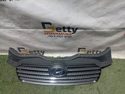 Máscara Hyundai Accent 2006, 2007, 2008, 2009, 2010, 2011 y 2012 usado en buen estado