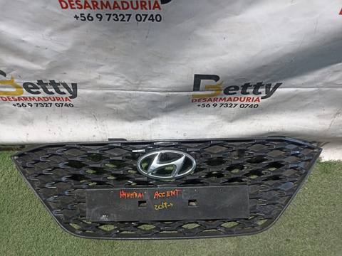 Máscara Hyundai Accent 2021, 2022 y 2023 usado en buen estado