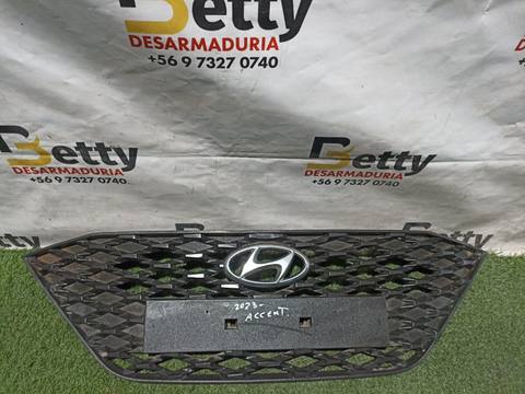 Mascara Hyundai Accent 2021, 2022 y 2023 usado en buen estado