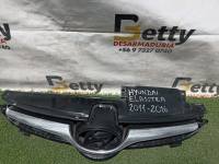 Máscara Hyundai elantra 2014, 2015 y 2016 usado en buen estado