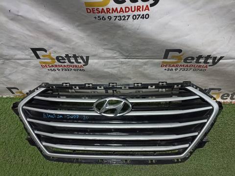 Máscara Hyundai elantra 2016, 2017, 2018, 2019 y 2020 usado en buen estado