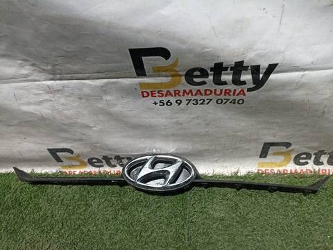 Máscara Hyundai i20 Grand i10 2016, 2017, 2018 y 2019 usado en buen estado