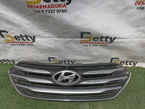 Máscara Hyundai Santa Fe 2016, 2017 y 2018 usado en buen estado