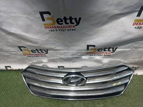 Máscara Hyundai Santa Fe 2016, 2017 y 2018 usado en buen estado