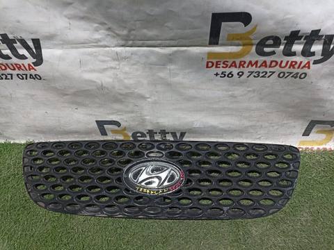 Máscara Hyundai Terracan 2003, 2004, 2005 y 2006 usado en buen estado