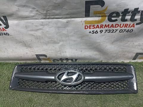 Máscara Hyundai Tucson 2005, 2006, 2007, 2008, 2009, 2010 y 2011 usado en buen estado