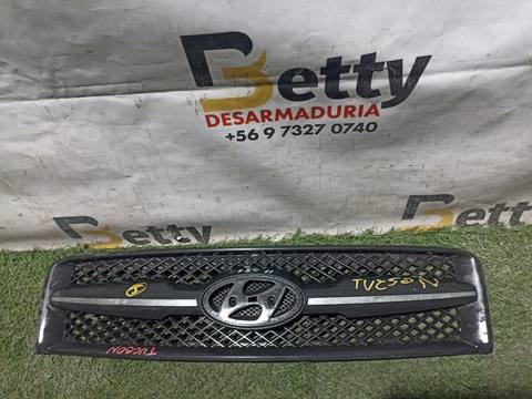 Máscara Hyundai Tucson 2005, 2006, 2007, 2008, 2009, 2010 y 2011 usado en buen estado