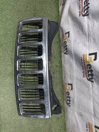 Mascara Jeep cherokee 2005, 2006, 2007, 2008, 2009 y 2010 usado en buen estado