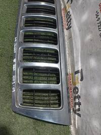 Mascara Jeep Gran cherokee 2003 en adelante usado en buen estado - fotografía 2