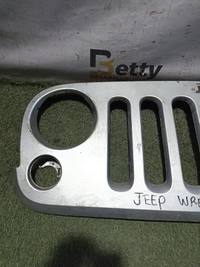 Máscara Jeep wrangler jk 2010, 2011, 2012, 2013, 2014, 2015, 2016, 2017 y 2018 usado en buen estado - fotografía 3