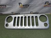 Máscara Jeep wrangler jk 2010, 2011, 2012, 2013, 2014, 2015, 2016, 2017 y 2018 usado en buen estado
