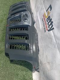 Máscara Mahindra pickup 2008, 2009, 2010, 2011, 2012, 2013, 2014, 2015, 2016, 2017, 2018 y 2019 usado en buen estado - fotografía 2