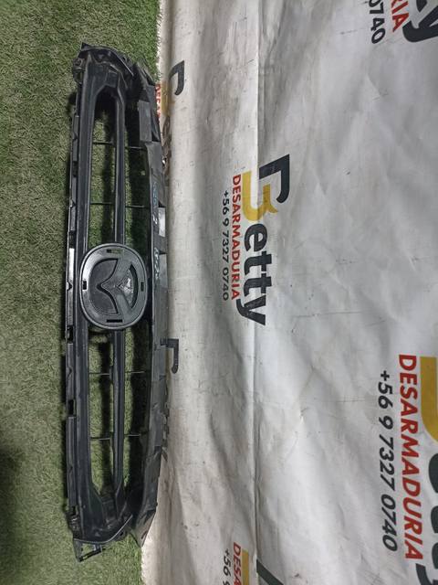 Mascara Mazda 2 2015, 2016, 2017, 2018, 2019 y 2020 usado en buen estado