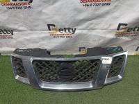 Máscara Nissan Navara 2008, 2009, 2010, 2011, 2012, 2013, 2014 y 2015 usado en buen estado