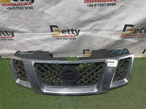 Máscara Nissan Navara 2008, 2009, 2010, 2011, 2012, 2013, 2014 y 2015 usado en buen estado