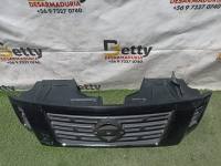 Mascara Nissan NP300 NP 300 2015, 2016, 2017, 2018, 2019 y 2020 usado en buen estado