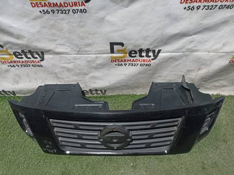 Mascara Nissan NP300 NP 300 2015, 2016, 2017, 2018, 2019 y 2020 usado en buen estado