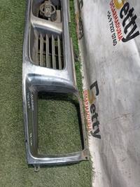 Máscara Nissan terrano 1998, 1999, 2000, 2001 y 2002 usado en buen estado - fotografía 2