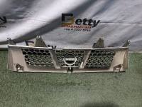 Mascara Nissan terrano 2003, 2004, 2005, 2006, 2007, 2008, 2009, 2010, 2011, 2012, 2013, 2014 y 2015 usado en buen estado - fotografía 4