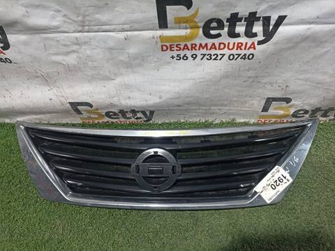 Máscara Nissan versa 2012, 2013 y 2014 usado en buen estado