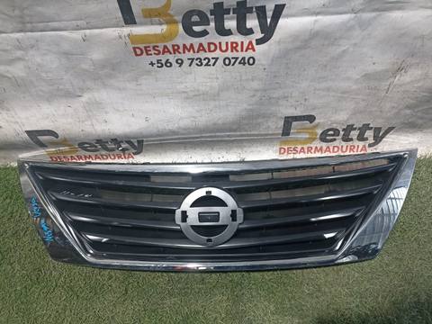 Máscara Nissan Versa 2011, 2012, 2013 y 2014 nuevo original