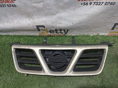 Máscara Nissan X-trail 2001, 2002, 2003 y 2004 usado en buen estado