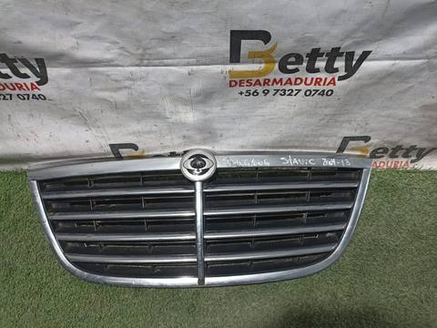 Máscara ssangyong stavic 2007, 2008, 2009, 2010, 2011, 2012 y 2013 usado en buen estado