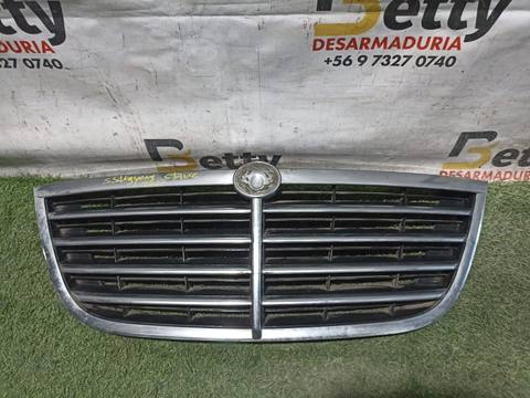 Máscara ssangyong stavic 2007, 2008, 2009, 2010, 2011, 2012 y 2013 usado en buen estado