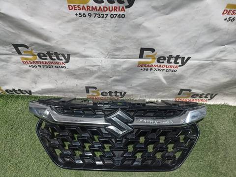 Máscara Suzuki fronx 2023, 2024, 2025 y 2026 usado en buen estado