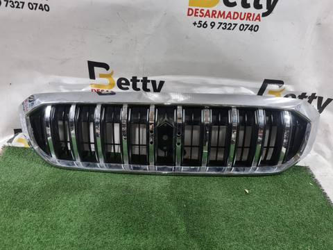 Máscara Suzuki SX4 Cross 2016, 2017, 2018, 2019, 2020, 2021 y 2022 usado en buen estado