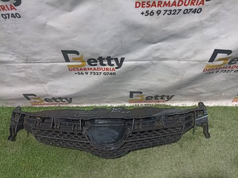 Mascara Toyota auris 2005, 2006, 2007, 2008 y 2009 usado en buen estado