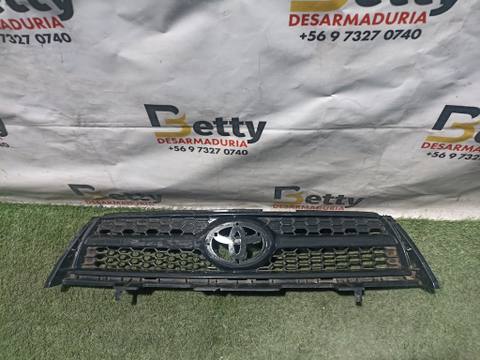 Mascara Toyota Rav4 2008, 2009, 2010, 2011 y 2012 usado en buen estado