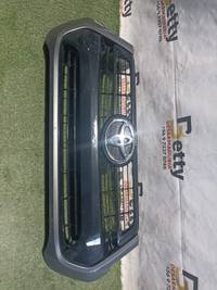 Mascara Toyota Hilux 2022, 2023, 2024, 2025 y 2026 usado en buen estado