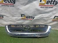 Máscara Toyota Hilux 2002, 2003, 2004, 2005 y 2006 usado en buen estado
