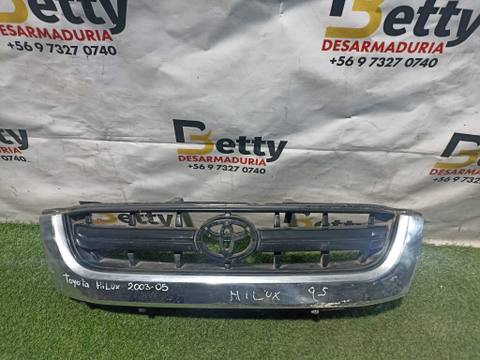 Máscara Toyota Hilux 2002, 2003, 2004, 2005 y 2006 usado en buen estado
