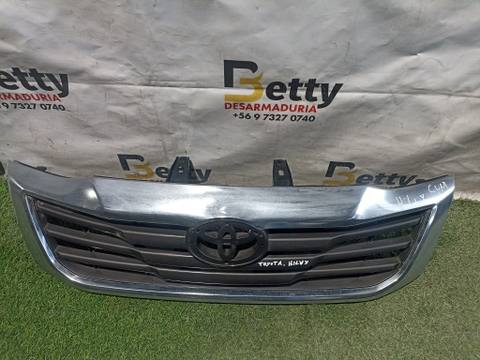 Máscara Toyota Hilux 2013, 2014 y 2015 usado en buen estado