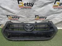 Mascara Toyota Hilux 2022, 2023, 2024, 2025 y 2026 usado en buen estado