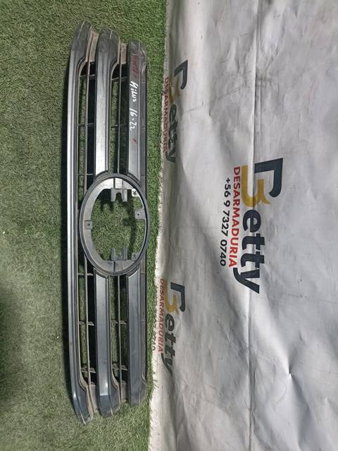 Mascara Toyota Hilux 2016, 2017, 2018, 2019, 2020, 2021, 2022, 2023 y 2024 usado en buen estado