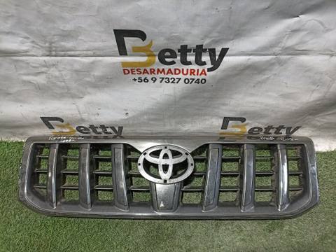 Máscara Toyota Land Cruiser prado 2003, 2004, 2005, 2006, 2007 y 2008 usado en buen estado