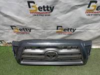 Mascara Toyota Tacoma 2005, 2006, 2007, 2008, 2009 y 2010 usado en buen estado