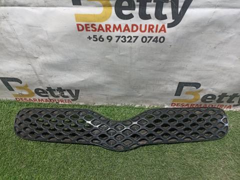 Máscara Toyota Yaris Sport 2000, 2001, 2002, 2003, 2004 y 2005 usado en buen estado