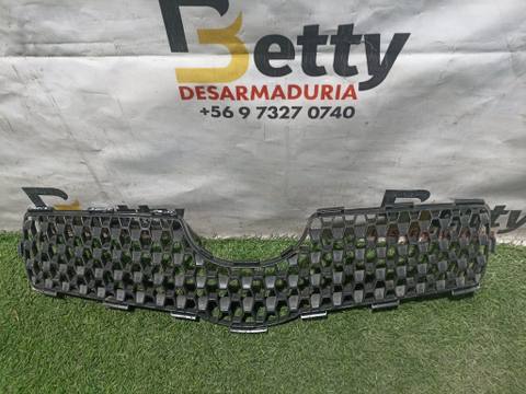 Máscara Toyota Yaris Sport 2006, 2007 y 2008 usado en buen estado