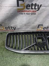 Mascara Volvo XC60 2022, 2023, 2024, 2025 y 2026 usado en buen estado - fotografía 3